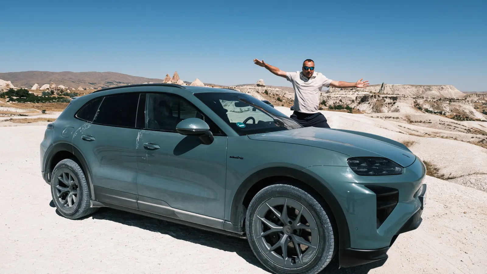 Porsche Cayenne Turbo Electric: 1 139 hv ja 2,5 s