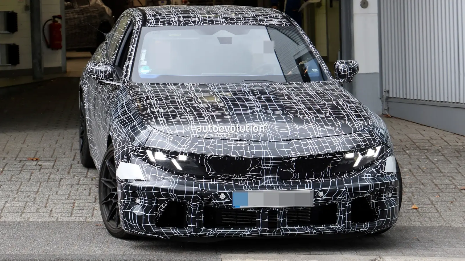 BMW M3 G84 vakoilukuvissa uudella Neue Klasse -keulalla