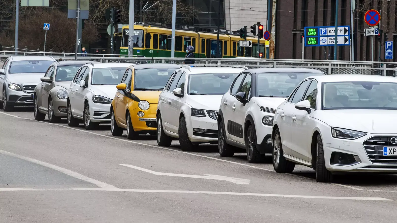 Taskuparkki on suomalaisten autoilijoiden ykköskauhu