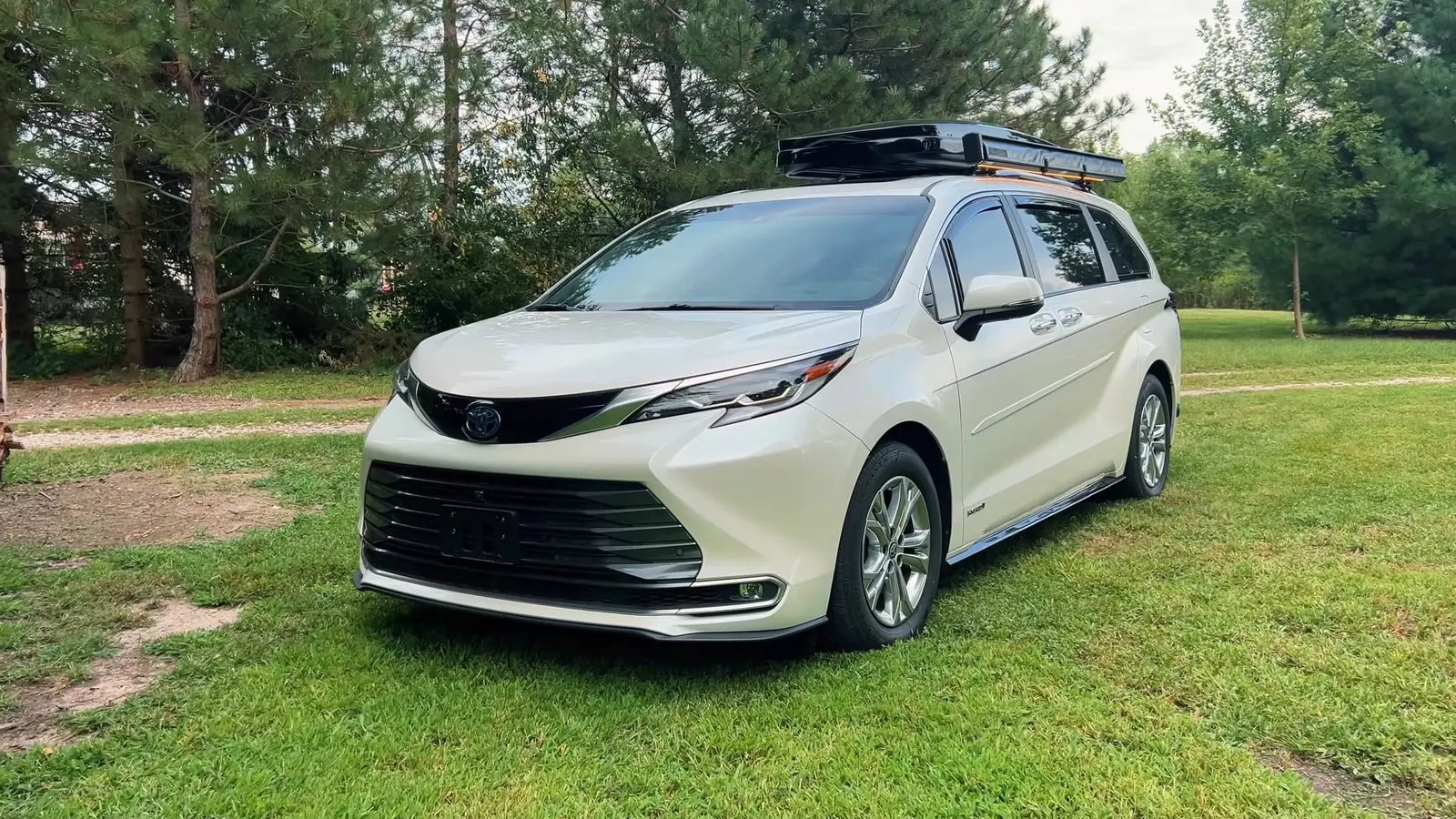 Toyota Sienna mikroretkeilyauto yllättää mukavuuksilla