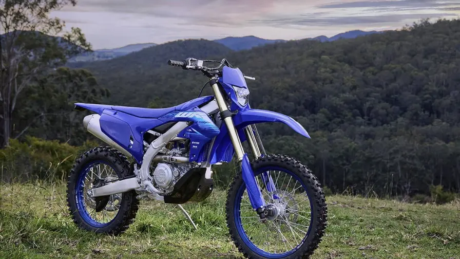Yamaha WR450F 2027 uudistuu vaativiin enduromaastoihin