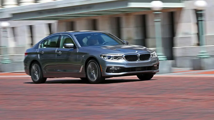 BMW varoittaa tulipaloriskistä – hybridiomistajille ohje