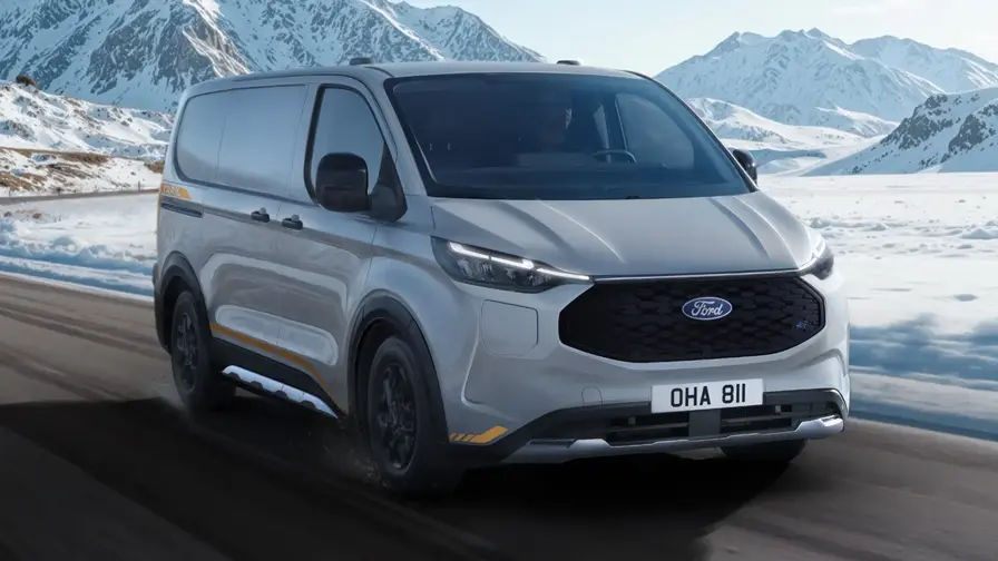 Ford E-Transit: nelivetoinen sähköpakettiauto Suomeen 2026