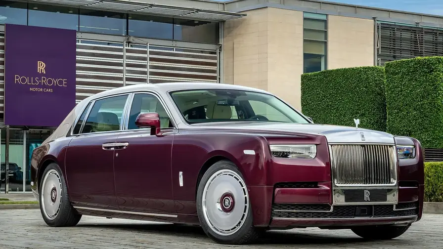 Rolls-Royce Phantom Hummingbird saa helmiäiskoristeet Rolls-Royce Phantom Hummingbird saa helmiäiskoristeet
