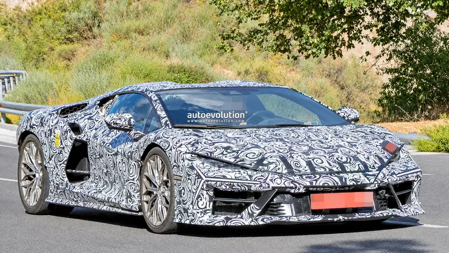 Lamborghini Revuelto saa mahdollisesti uuden ilmeen