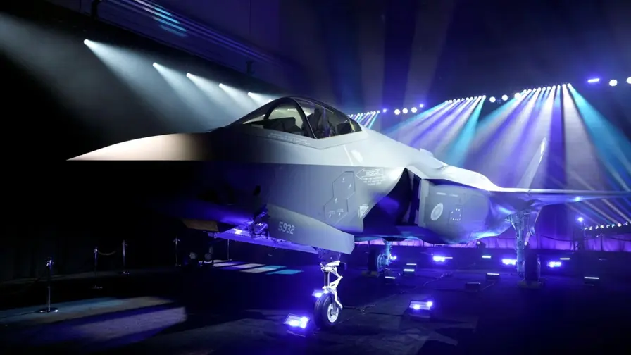 Suomen ensimmäiset F-35-hävittäjät saapuivat Rovaniemelle