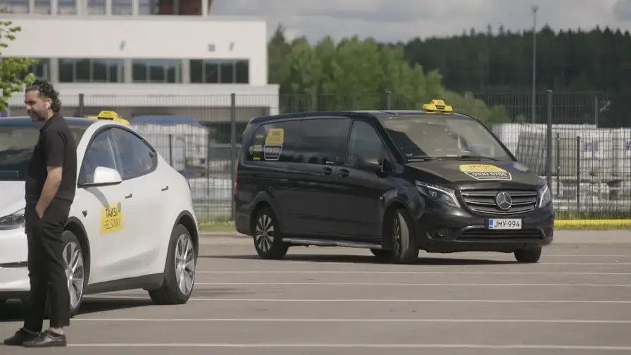 Suomen taksit saavat värilliset kilvet ja mittaripakon