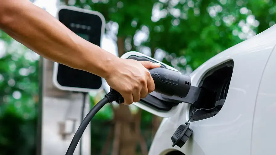 Kysely: Rikkaat haluavat kovemmat latauspaikkasakot