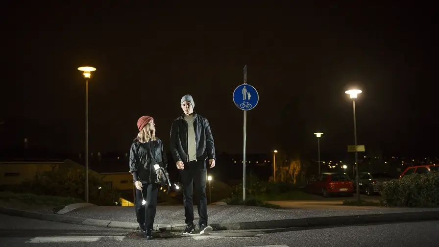 Vain puolet jalankulkijoista käyttää pimeällä heijastinta