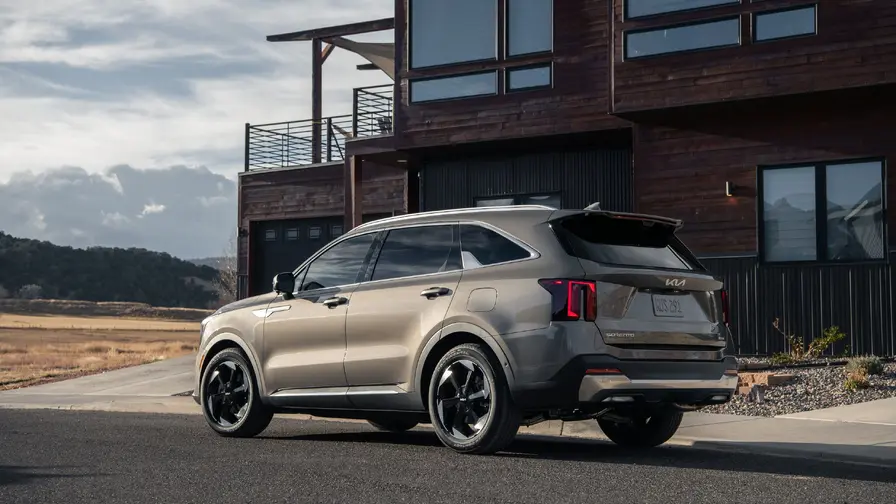 Kia Sorento PHEV 2027 menettää edullisemman varustetason