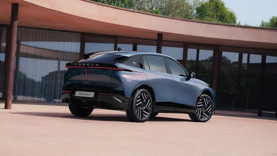 Lancia Gamma 2027 esittäytyy Pariisissa sähköisenä