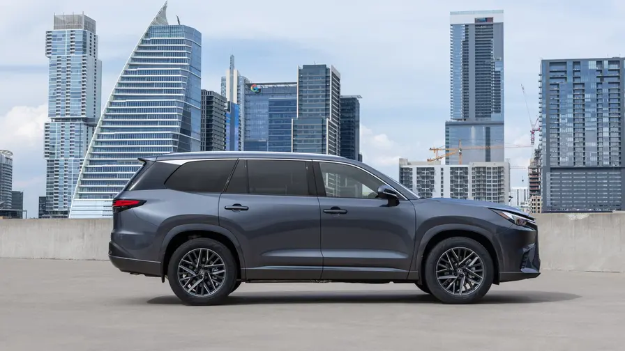 Lexus TX 2027 jättää 550h+ lataushybridin valikoimasta