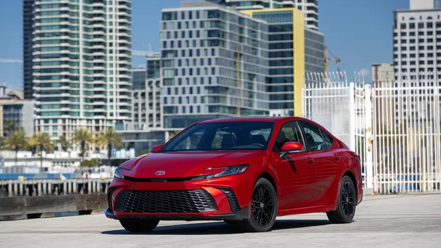 Toyota Camry 2027 pysyy ennallaan, hinta nousee 700 dollaria