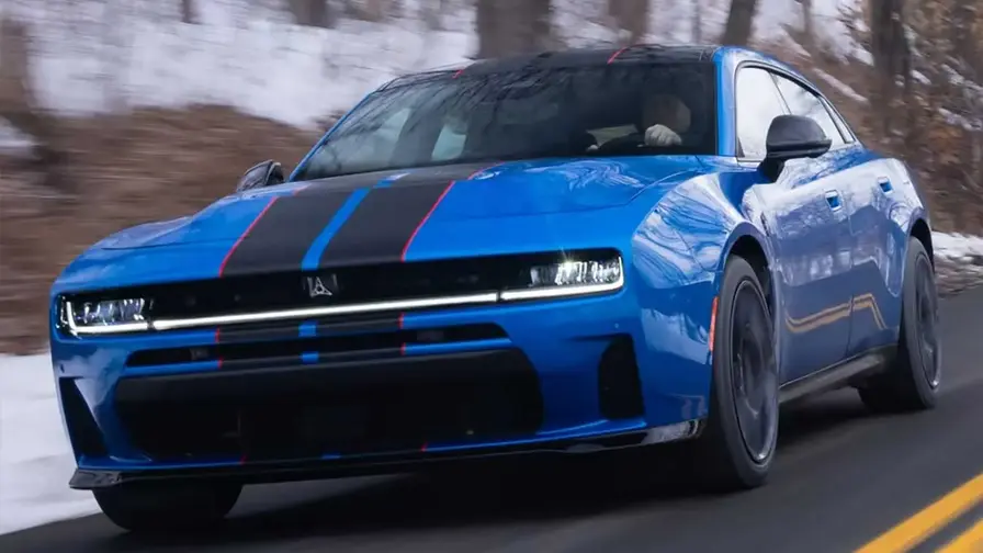 Dodge Charger Six-Pack nosti myyntiä, mutta Mustang johtaa
