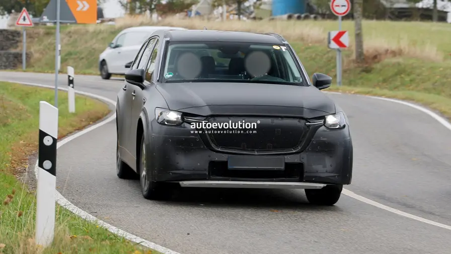 Mazda CX-90 -kuoren alla voi olla sähköauton tekniikkaa