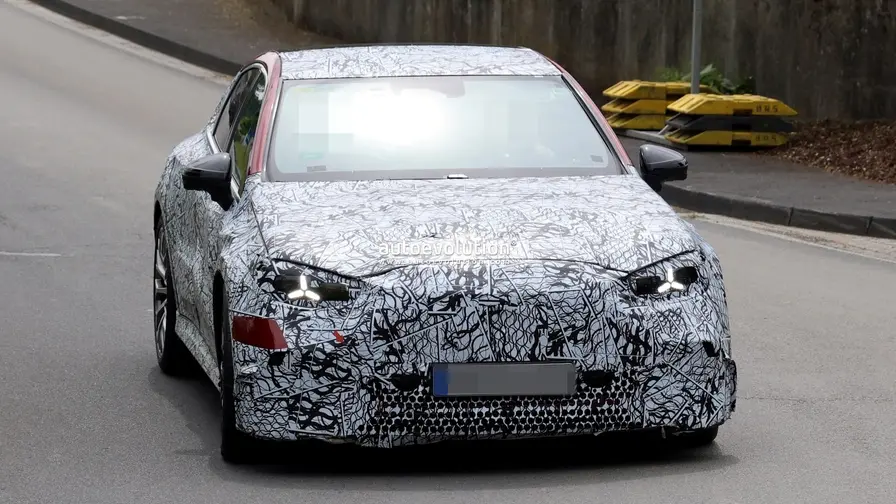 AMG valmistelee bensiini- ja sähköistä C 63 -mallia