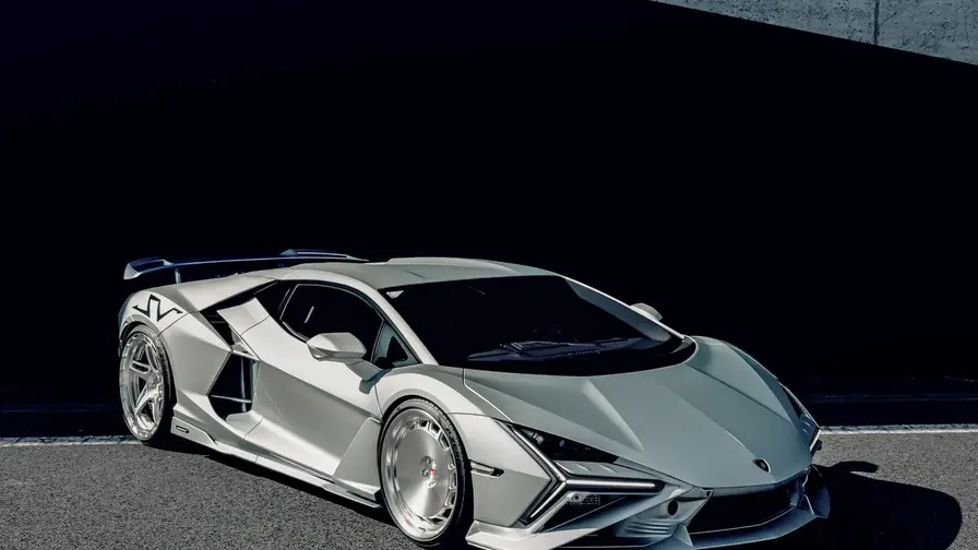 Lamborghini Revuelto SV Vossen-vanteilla hopeassa