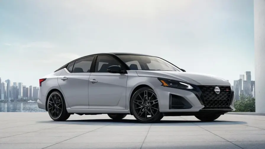 Nissan Altima 2027 jatkaa myyntiä Yhdysvalloissa edelleen