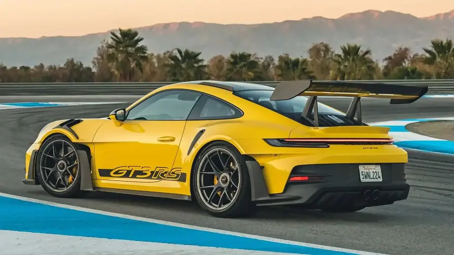 Porsche nostaa kalleimpien malliensa hintoja 20 %
