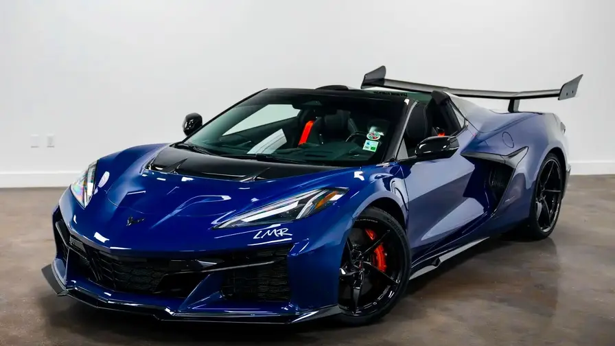 Twin-turbo Corvette E-Ray avoauto kehittää 613 hv